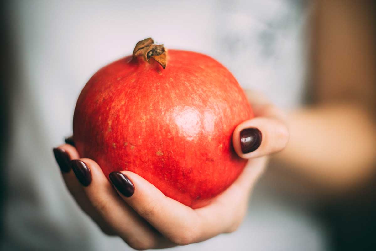 5 amazing reasons why pomegranate is good for the skin!